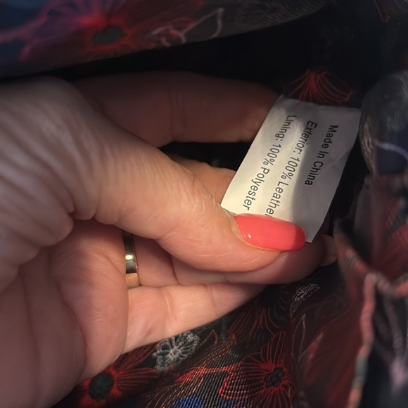 Lodis CHARLOTTE Black genuine pebble leather Crossbody Bag zipper closure - Picture 9 of 14